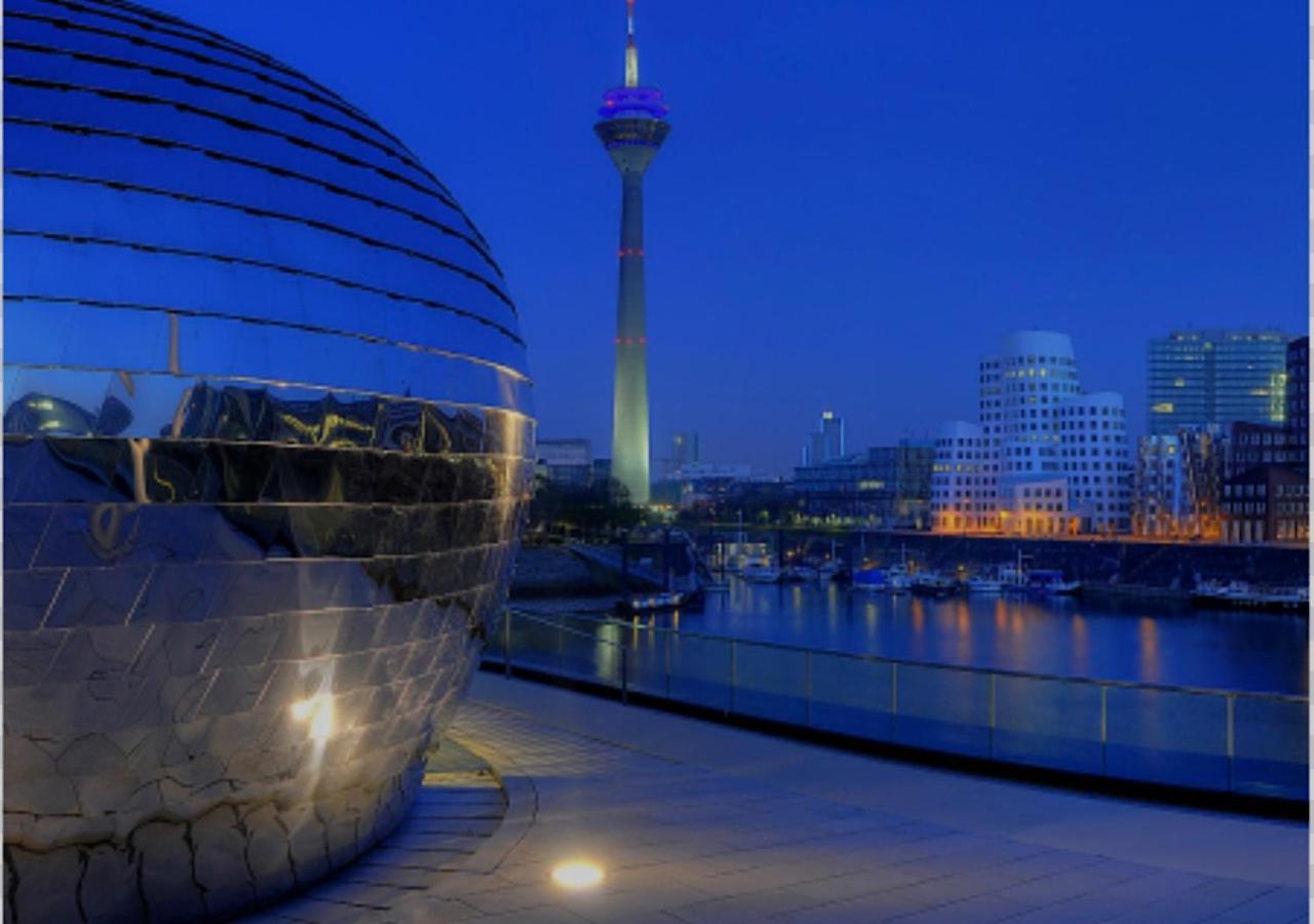 Medienhafen Apartment Direkt Am Zentrum デュッセルドルフ エクステリア 写真